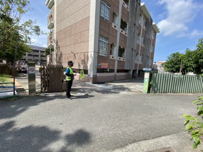 北側門入口-請騎乘機車速度放慢.jpg
