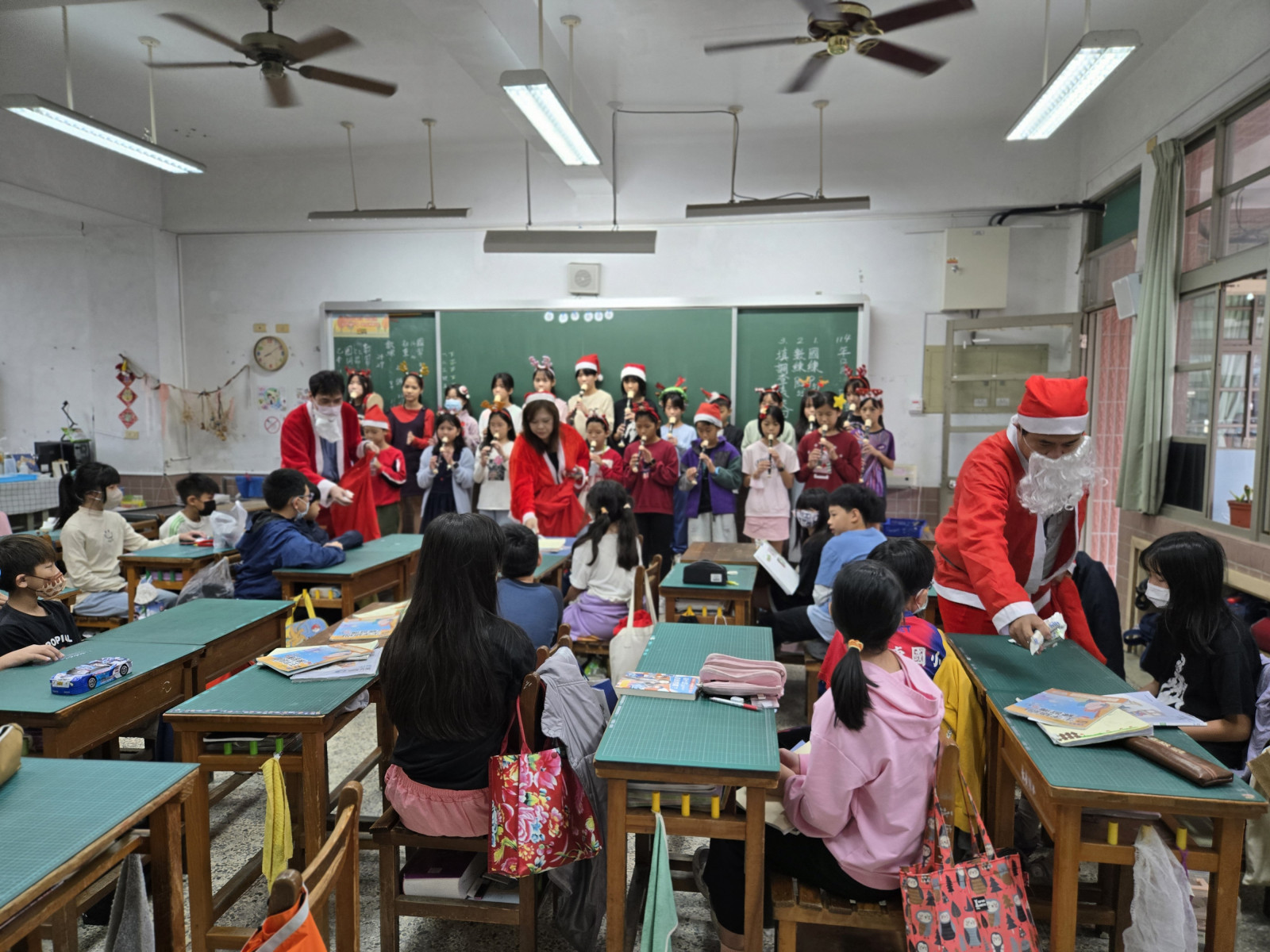 https://schoolweb4.tn.edu.tw/~ykes_test/uploads/tadgallery/2025_12_24/3428_20251224_081004.jpg 