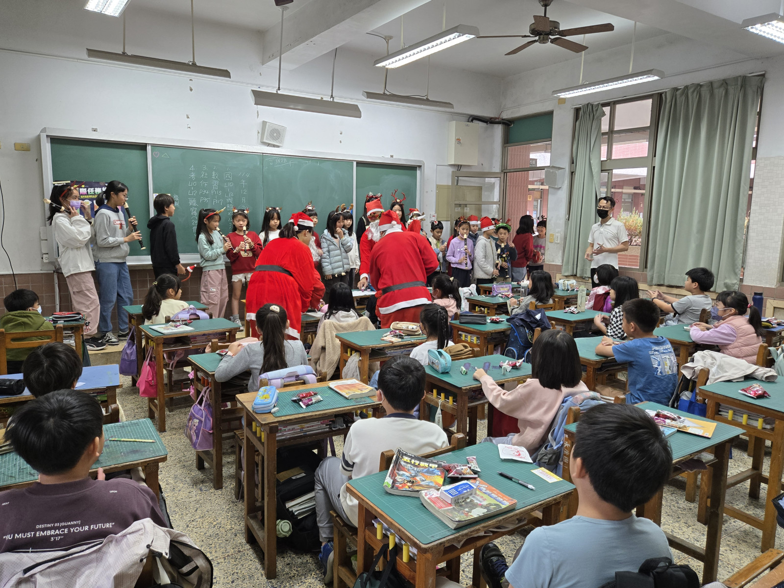 https://schoolweb4.tn.edu.tw/~ykes_test/uploads/tadgallery/2025_12_24/3430_20251224_081322.jpg 